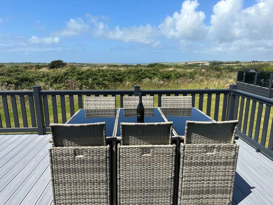 Modern Lodge With Amazing Views New Quay Exteriér fotografie