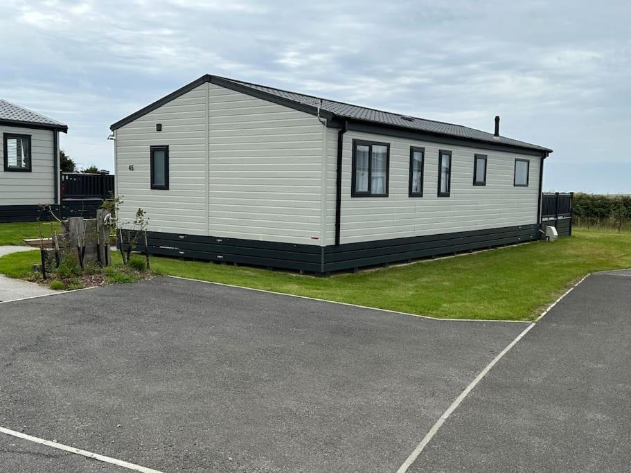 Modern Lodge With Amazing Views New Quay Exteriér fotografie